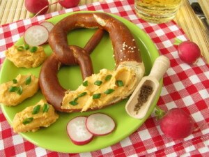 Obatzda auf der Bretzel (Quelle: istockphoto)