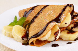 Crêpe mit Bananen und Schokoladensauce (Quelle: Fotolia)