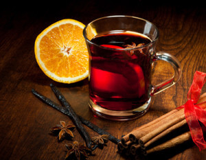 Glühwein mit Gewürzen