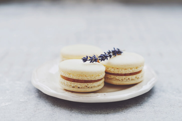 Macarons & Eclairs