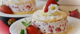 Rezeptideen: Frische und leichte Sommertorten strawberries-1353274_1920